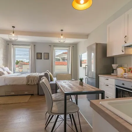 Apartment Luxurious Elegance